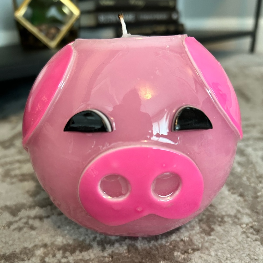 Pig, long lasting handmade candle